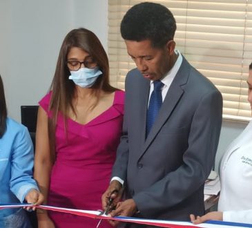 Reid Cabral inaugura sala de lectura digital de imágenes