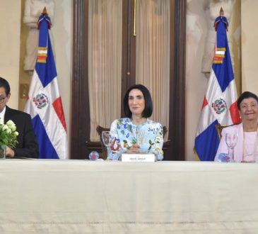 Solo el 16 % de los niños dominicanos recibe lactancia materna, según el MSP