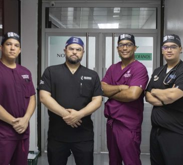 Realizan primera cirugía en RD de escoliosis sin abrir al paciente con novedoso dispositivo
