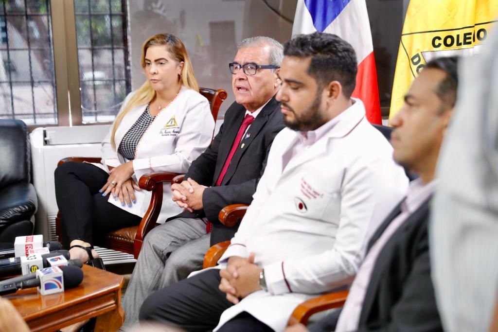 CMD mantendrá paros a las ARS tras última reunión gremial CMD aclara que seguirá asistiendo al Moscoso Puello, a pesar de amenazas