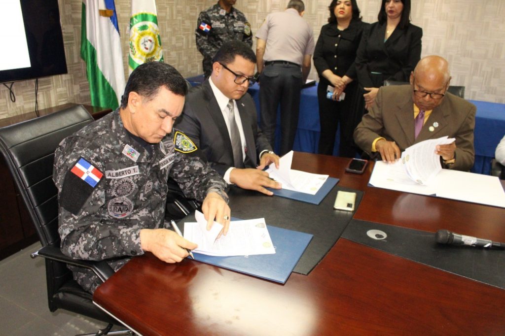 CIMAT y Policía Nacional firman acuerdo de cooperación médica