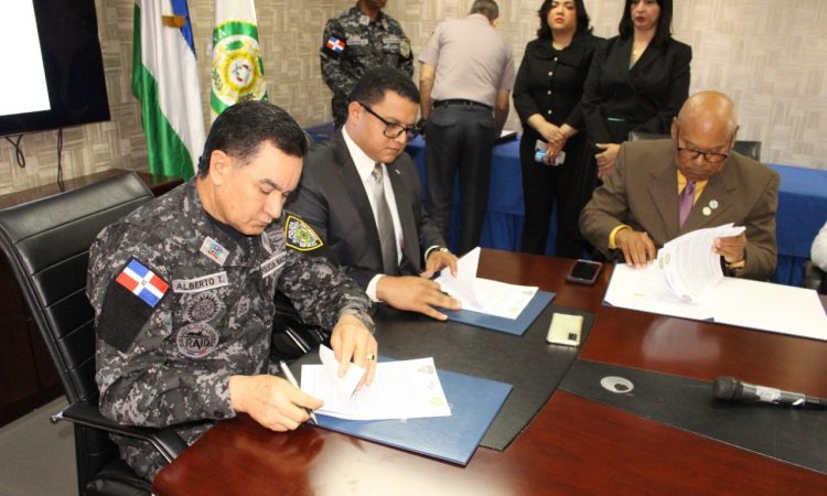 CIMAT y Policía Nacional firman acuerdo de cooperación médica