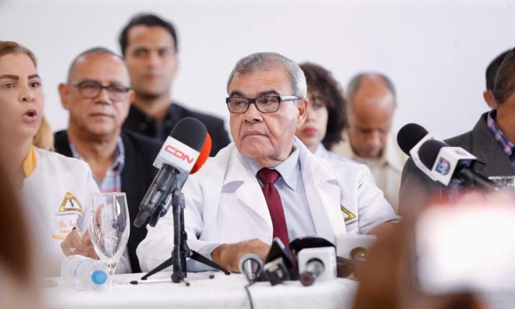Dr. Senén Caba en rueda de prensa