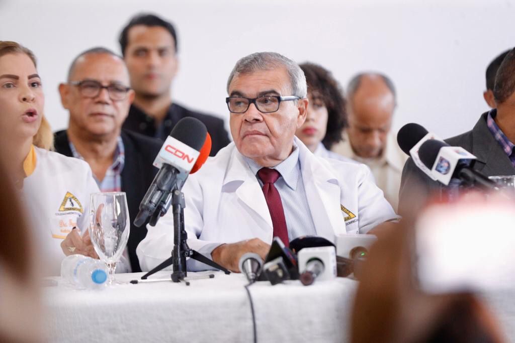 Dr. Senén Caba en rueda de prensa