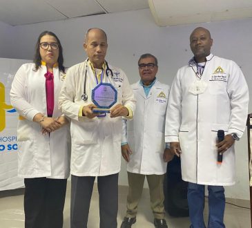 Hospital Santo Socorro reconoce a médicos y orienta sobre suicidio en adolescentes