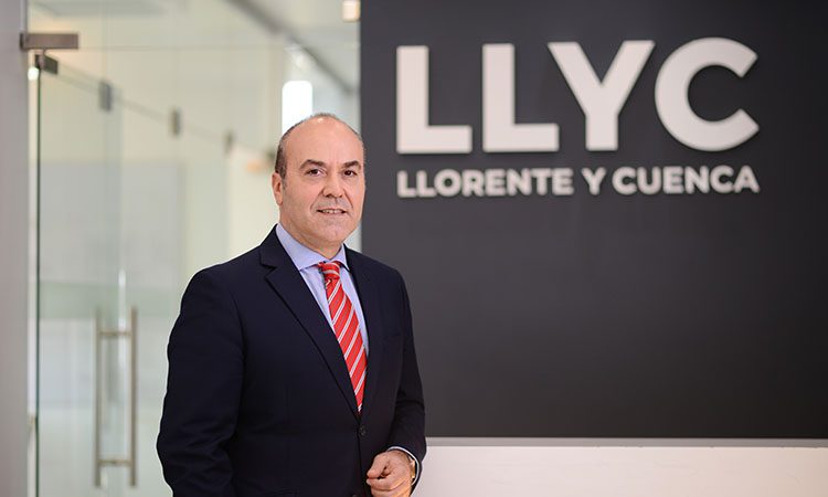 Iban Campo, director general de LLYC Dominicana