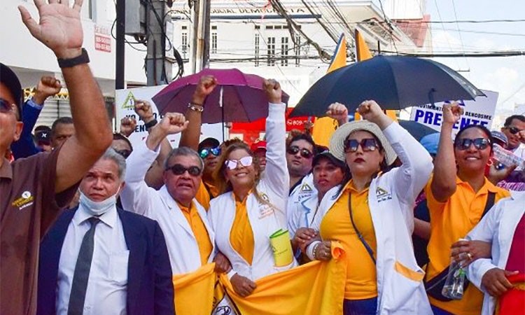 Galenos mantienen su rechazo a la resolución 553-02 del CNSS y prometen nuevas acciones de protesta