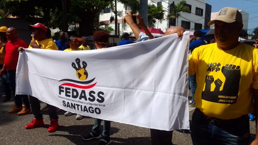 Médicos y diversas organizaciones manifestaron frente a la sede del CNSS Médicos y diversas organizaciones manifestaron frente a la sede del CNSS