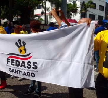Médicos y diversas organizaciones manifestaron frente a la sede del CNSS
