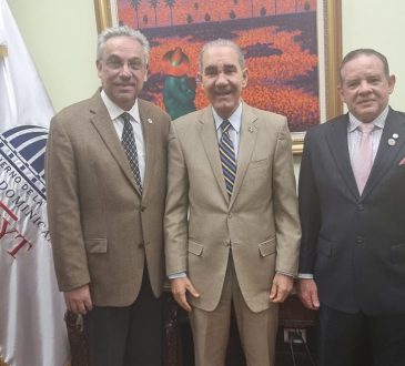MESCyT y FEPAFEM discuten estrategias para apoyar la educación médica