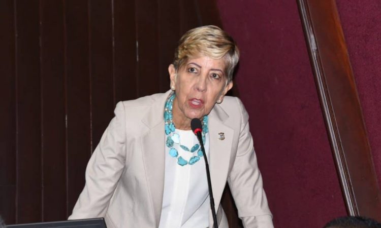 senadora Ginnette Bournigal