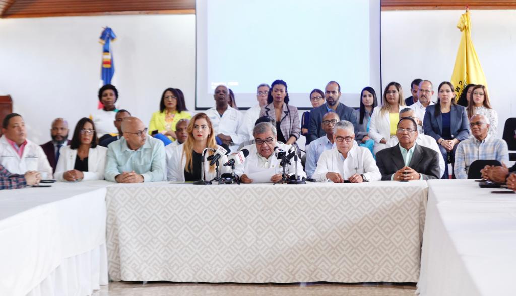 CMD exige a especialistas a desafiliarse de la ARS Universal para evitar sanciones