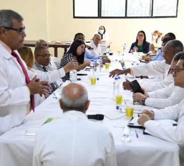 CMD discutió acuerdos firmados y mejorías para los galenos con autoridades de salud