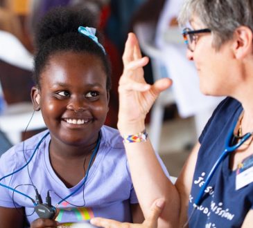 Fundación Oír para Vivir continúa ayudando a pacientes con discapacidad auditiva
