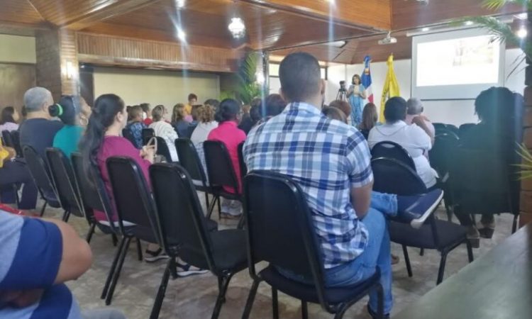 Moscoso Puello sostuvo encuentro con pacientes afectados de psoriasis y artritis