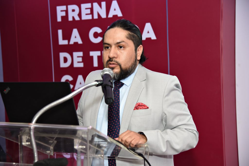 Imparten conferencia sobre pérdida capilar no cicatricial Dermatólogo Juan Pablo Vire