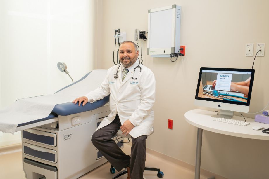 El envejecimiento se asocia con el deterioro progresivo de la función renal, explica especialista Dr. Alberto Flores, jefe médico de la Unidad de Hemodiálisis y Nefrología del CEMDOE