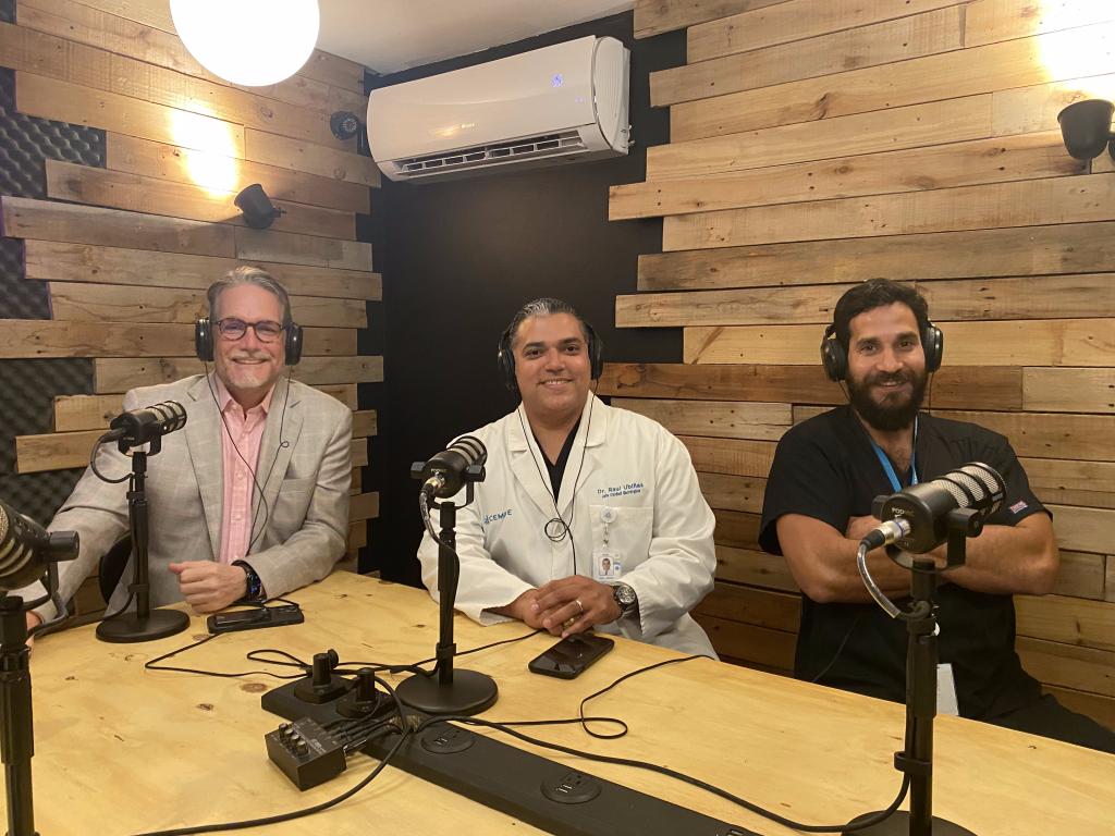 Especialistas de CEMDOE advierten procedimientos para combatir la obesidad y el sobrepeso Luis Betances, Raúl Ubiñas y Philippe García durante el podcast Es Cuestión de Salud