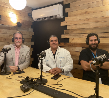 Luis Betances, Raúl Ubiñas y Philippe García durante el podcast Es Cuestión de Salud