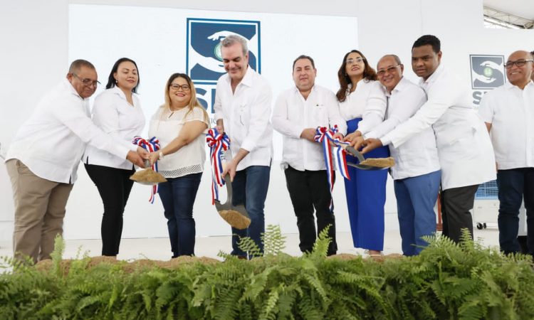 Título: Presidente Abinader inauguró construcción del Hospital Traumatológico de Azua