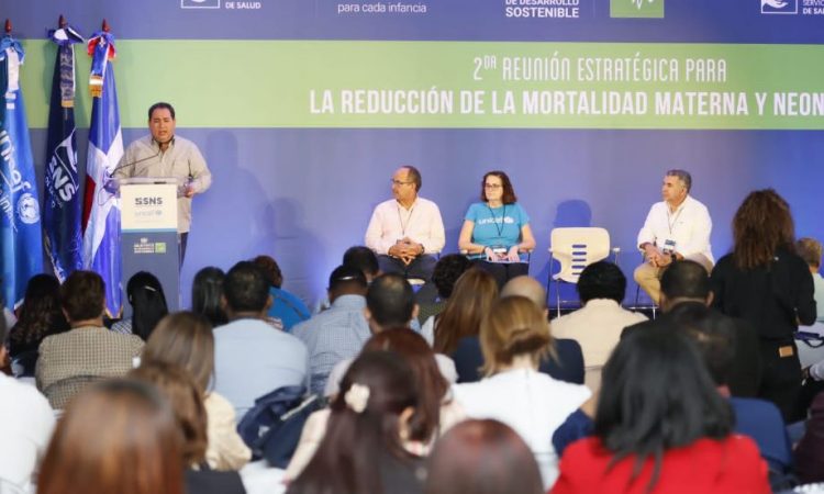SNS confirma reducción en mortalidad materna cercana al 46 %