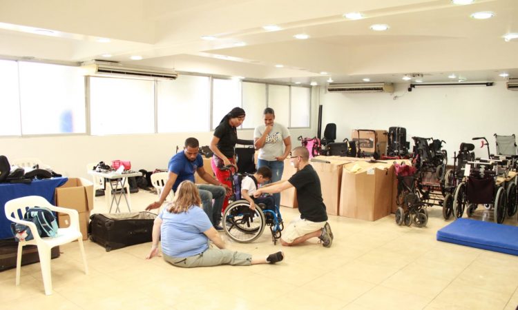 ADR capacitó y donó sillas de ruedas con apoyo del Proyecto Propel