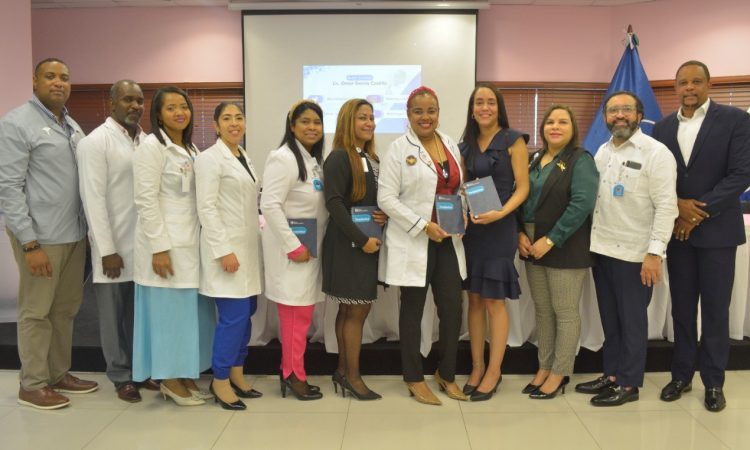 Materno Dr. Reynaldo Almánzar presentó su primera Guía Farmacoterapéutica