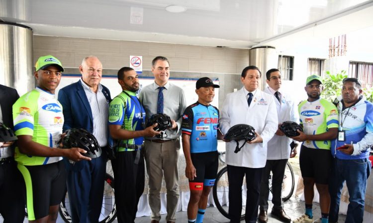 MSP donó cascos protectores para ciclistas en inicio de la 'Semana de la Seguridad Vial' MSP donó cascos protectores para ciclistas en inicio de la 'Semana de la Seguridad Vial'