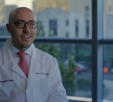 Dr. Luke Laffin, autor del estudio y codirector del Centro de Trastornos de la Presión Arterial en el Instituto Cardíaco, Vascular y Torácico de Cleveland Clinic