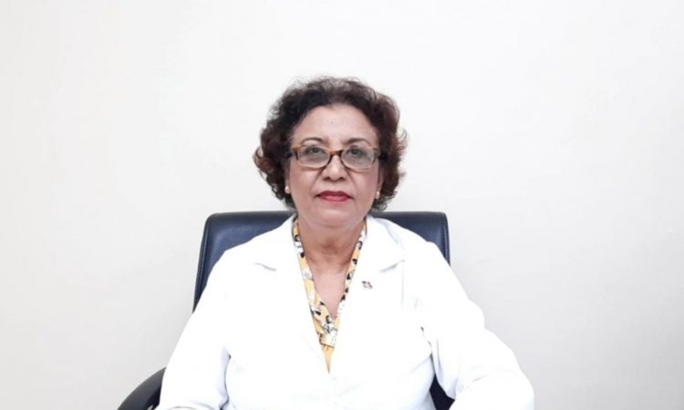 Directora Moscoso Puello llama a prevenir cáncer de pulmón