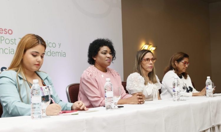 SNS realiza congreso "Estrés Postraumático Postpandemia" a personal de salud