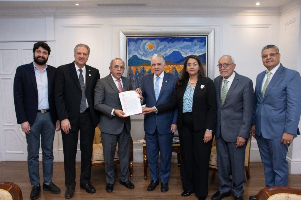 Neumólogos aplauden decisión del Senado para conmemorar su día el 14 de agosto Neumólogos aplauden decisión del Senado para conmemorar su día el 14 de agosto