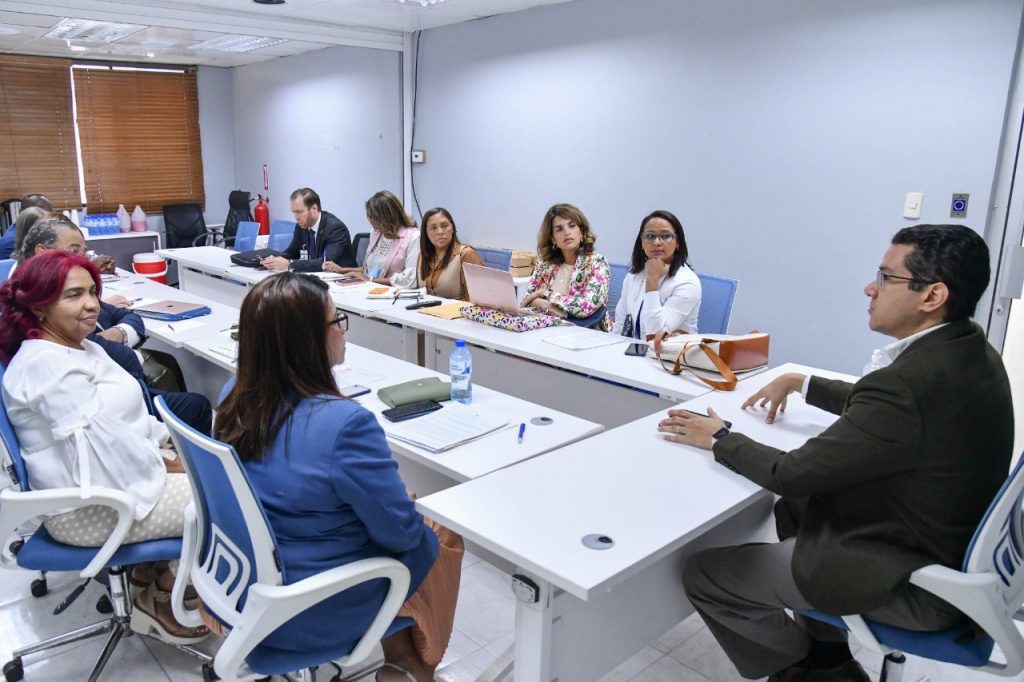 Salud Pública busca consenso con sociedades médicas sobre medicamentos de alto costo