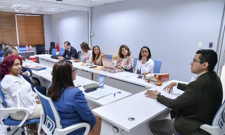 Salud Pública busca consenso con sociedades médicas sobre medicamentos de alto costo