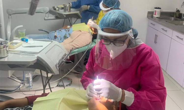 SNS Norcentral beneficia 62 adultos mayores con prótesis dentales gratuitas