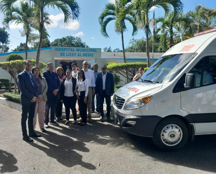 Hospital de Licey al Medio recibe ambulancia por parte del SRSN Hospital de Licey al Medio recibe ambulancia