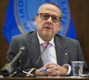 Dr. Marcos Espinal