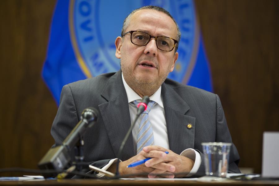 Dr. Marcos Espinal