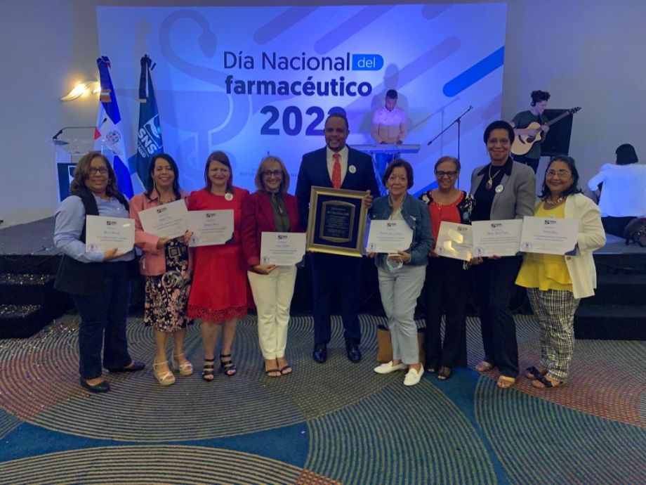 SNS reconoció labor de los farmacéuticos dominicanos en su día SNS capacita farmacéuticos y crea guías para eficientizar uso de medicamentos en centros de salud