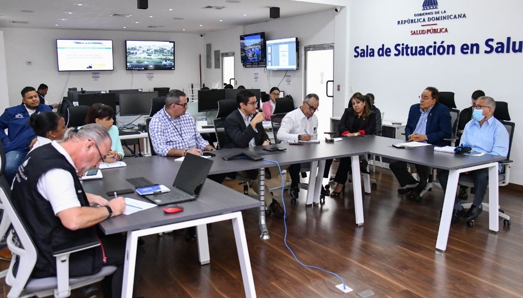 CAASD y Salud Pública garantizan suministro de agua potable en La Zurza CAASD y Salud Pública garantizan suministro de agua potable en La Zurza