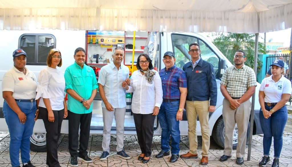 MINPRE entrega ambulancias para centros de Hato Mayor y Sabana de la Mar MINPRE entrega ambulancias para centros de Hato Mayor y Sabana de la Mar