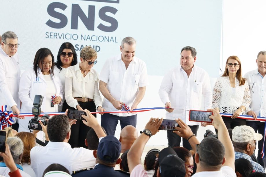 Gobierno inaugura obras del Hospital Municipal de Imbert