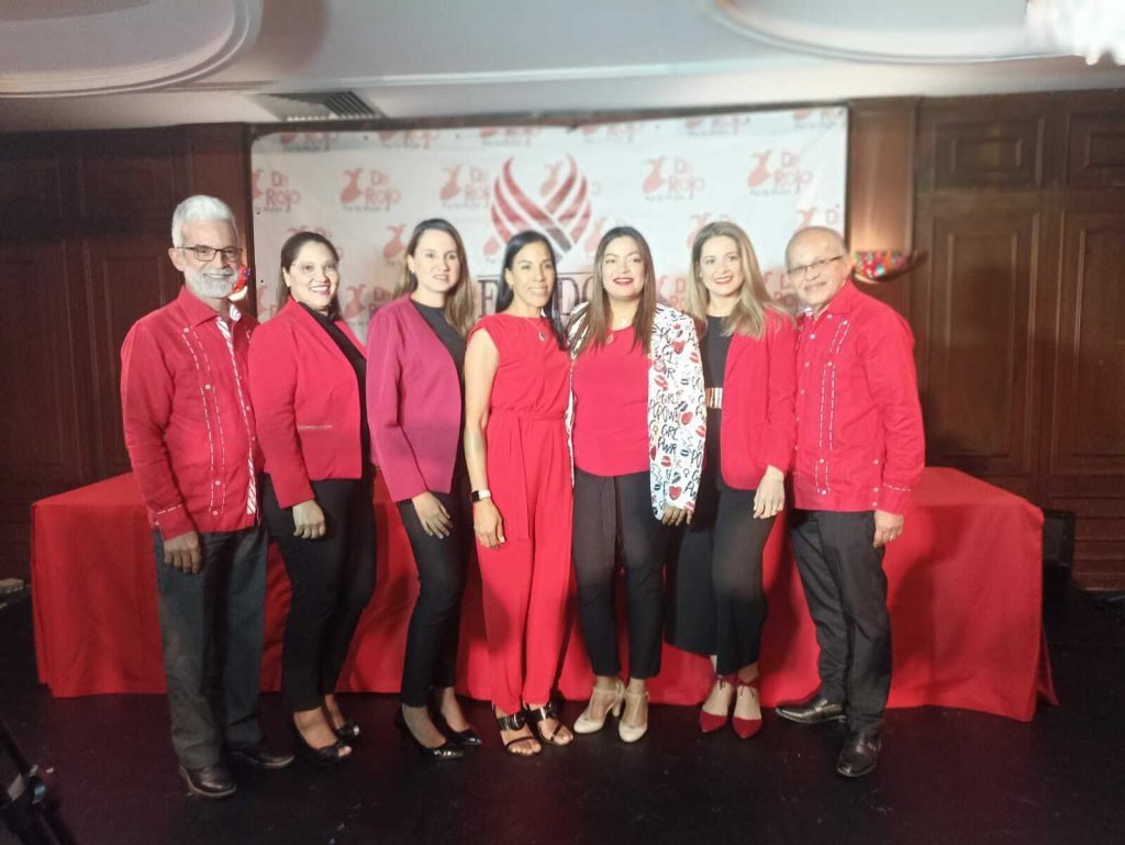 FUNDO presentó la edición 2023 de su campaña 'De Rojo por la Mujer' FUNDO presentó la edición 2023 de su campaña 'De Rojo por la Mujer'