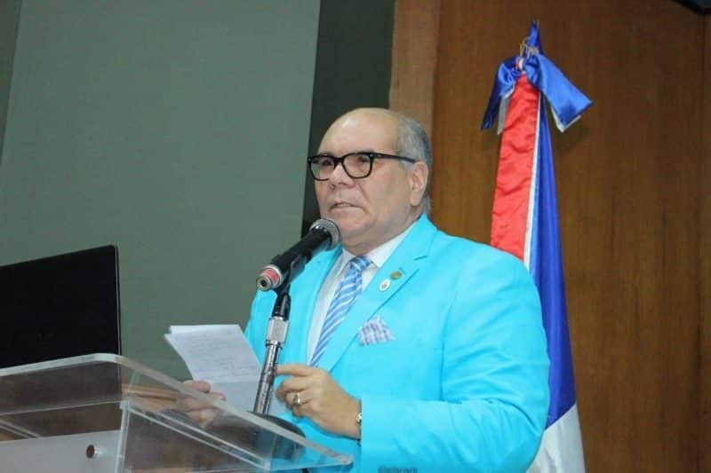 Dr. Donaldo Collado recibe galardón de la Junta Nacional de Ecocardiografía Dr. Donaldo Collado