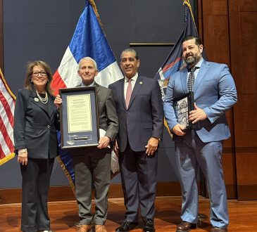 Dominicanos escogidos para entregar reconocimiento oficial del Congreso de Estados Unidos al doctor Anthony Fauci