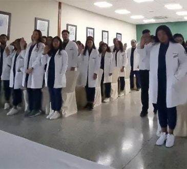 Escuela de Medicina UNPHU celebró su 'Ceremonia de Bata Blanca'