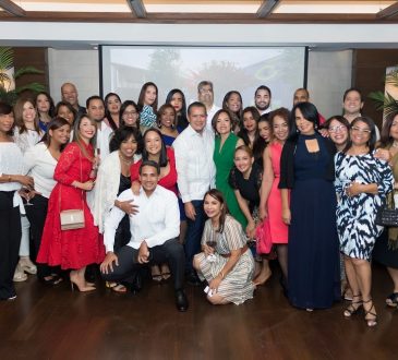 Directivos del INCOCEGLA junto a invitados al lanzamiento de la Unidad de Investigación