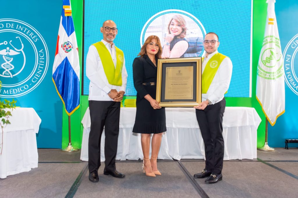 CIFMEC premió a la Dra. Yocasta Lara en su XIX Ceremonia de Graduación CIFMEC premió a la Dra. Yocasta Lara en su XIX Ceremonia de Graduación