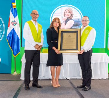 CIFMEC premió a la Dra. Yocasta Lara en su XIX Ceremonia de Graduación
