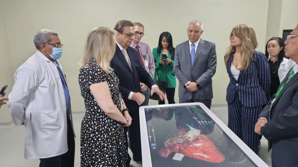 Fundación SOMOS donó equipo ANATOMAGE a Escuela de Medicina UNPHU Fundación SOMOS donó equipo ANATOMAGE a Escuela de Medicina UNPHU